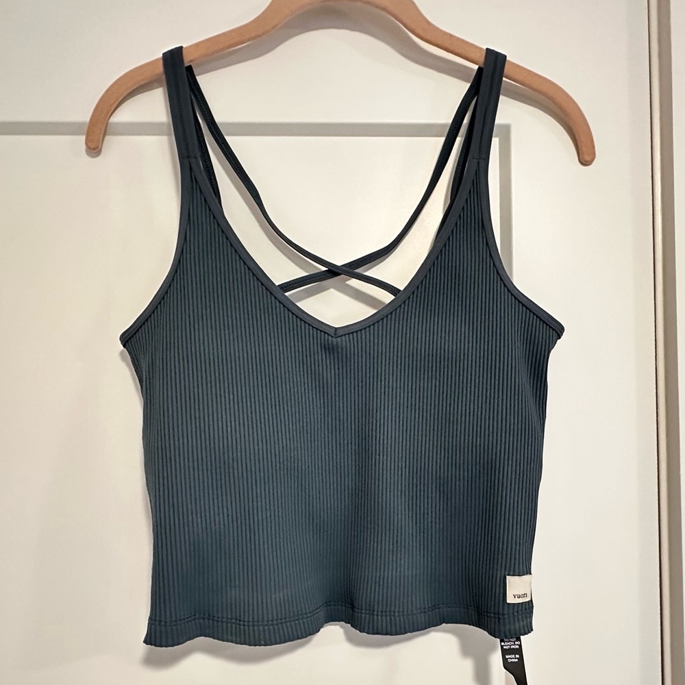 Vuori ribbed crop tank size Medium